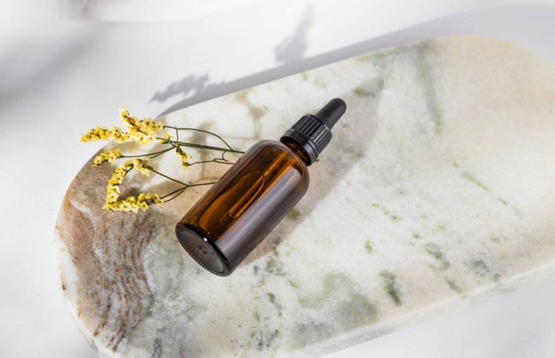 Benefits of Coconut Oil for Hair and Skin: A Practical Guide | tna W rna