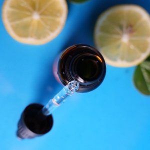 Castor Oil for Hair, Lashes and Brows: A Practical Guide | tna W rna