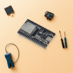لوحة تطوير ESP32-DEVKITC (موديول ESP32-WROOM-32U، 4 ميجابايت)