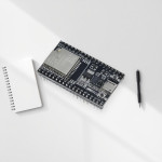 لوحة تطوير ESP32-DEVKITC (موديول ESP32-WROOM-32U، 4 ميجابايت)
